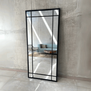 Espejo rectangular repartido con marco de hierro, medidas: 1200 x 600mm
